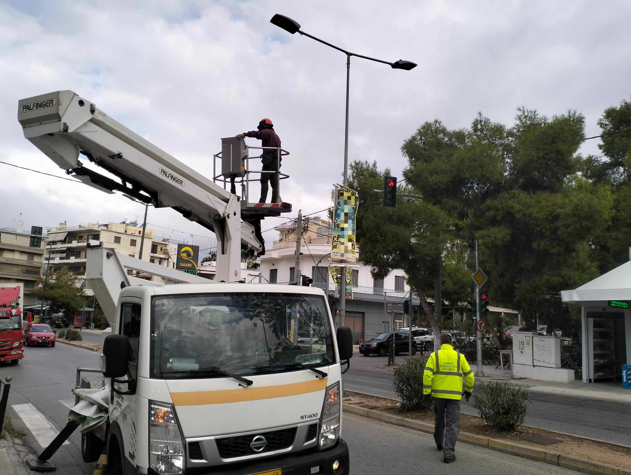 Παράνομες αφίσες αφαίρεσε συνεργείο του Δήμου Λυκόβρυσης – Πεύκης από τη Λεωφόρο Ειρήνης