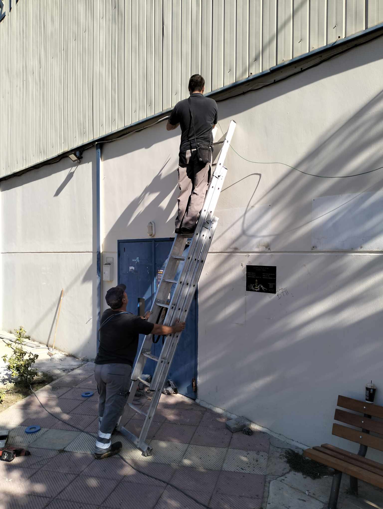 Συνεχίζονται οι εργασίες συντήρησης στο Δημοτικό Γυμναστήριο Πεύκης