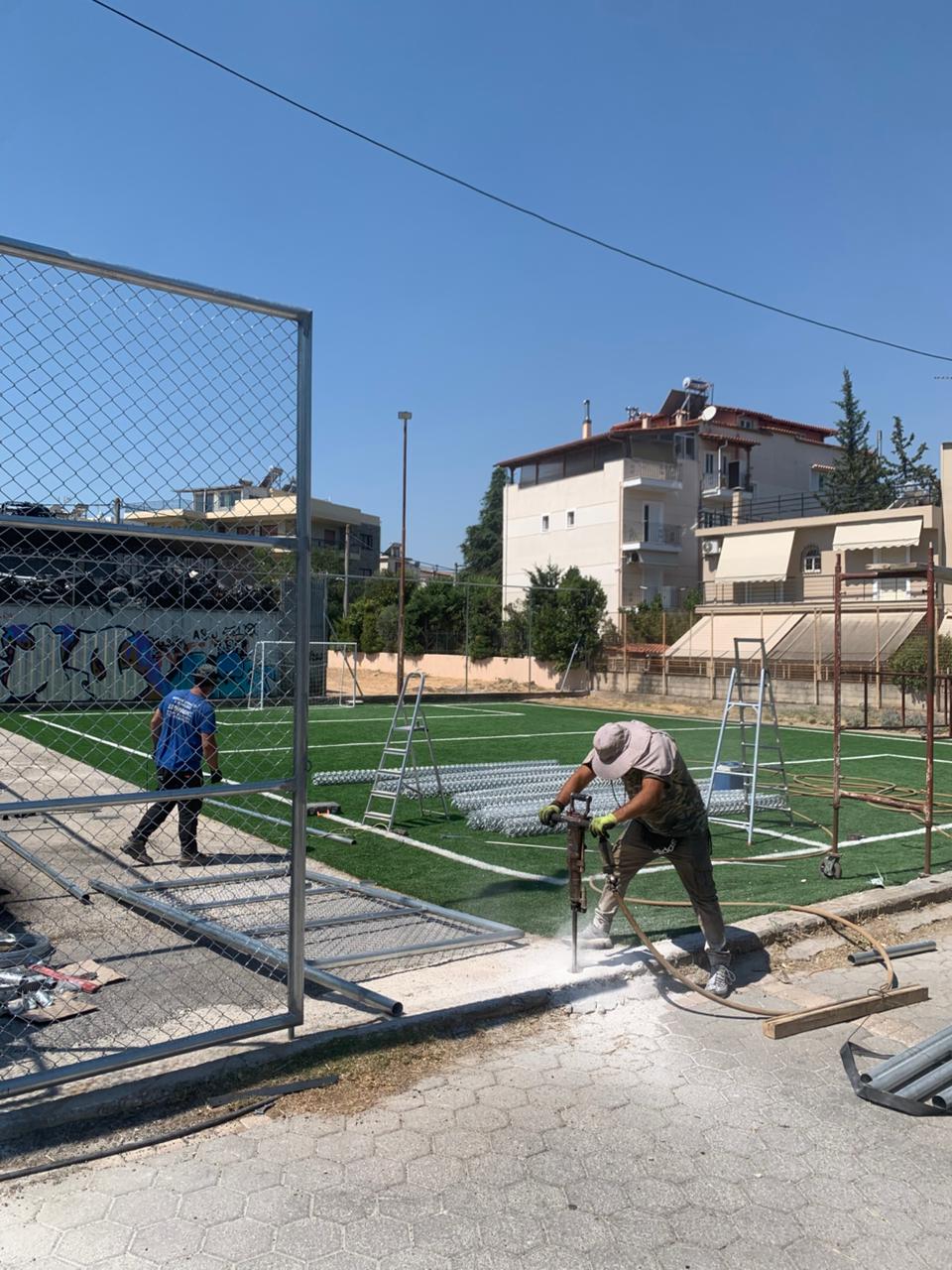 Ολοκλήρωση εργασιών περίφραξης στο γήπεδο 5Χ5 επί της οδού Β. Ηπείρου, στη Λυκόβρυση 