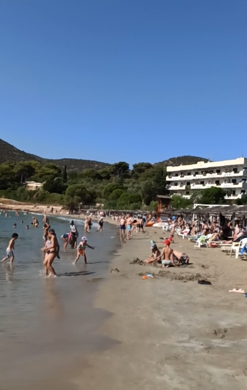Συνεχίζονται με μεγάλη επιτυχία τα μπάνια των μελών του ΚΑΠΗ