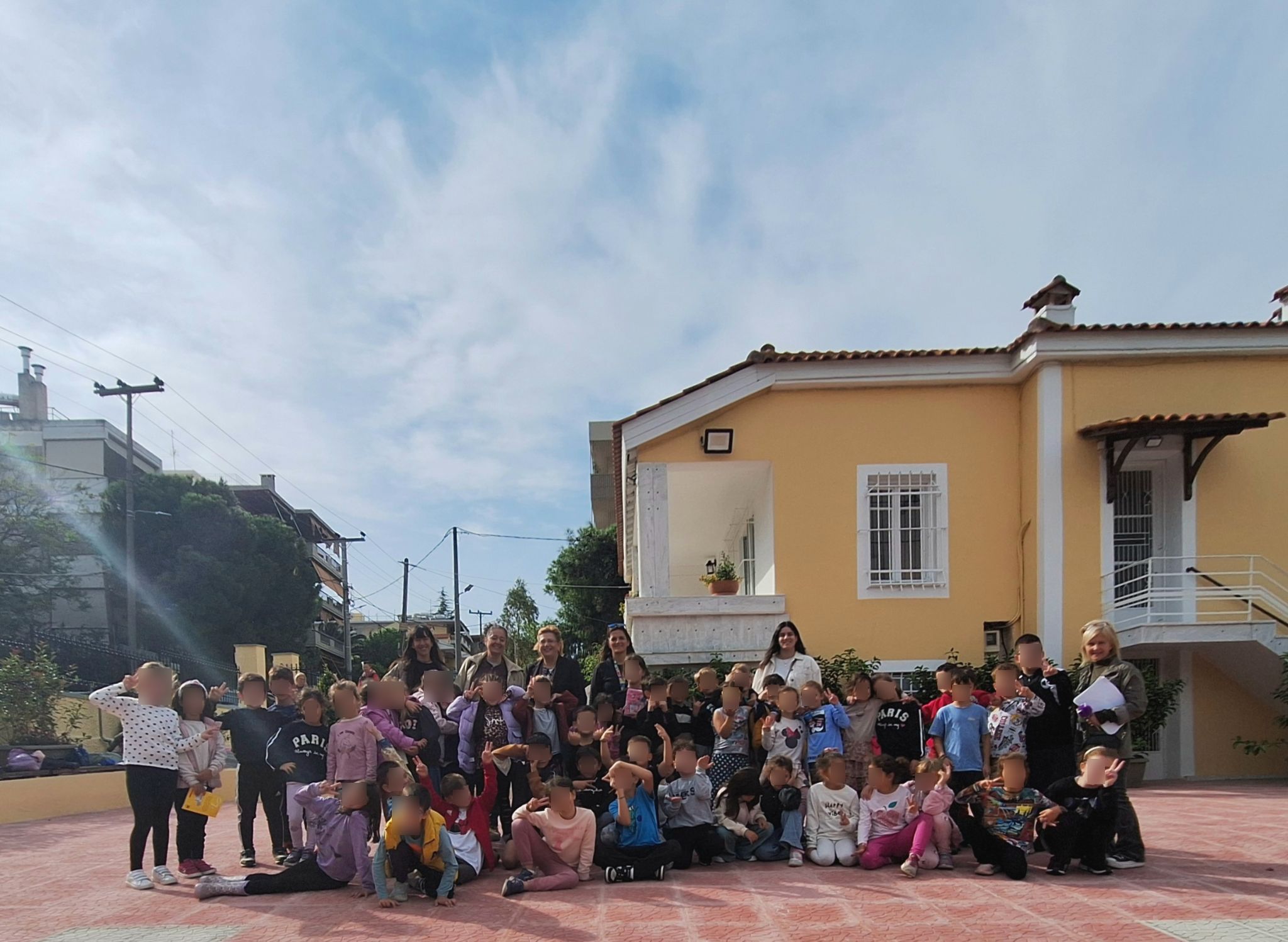 Μαθητές και εκπαιδευτικοί του 1ου Δημοτικού Σχολείου Λυκόβρυσης επισκέφθηκαν τη Δημοτική Πινακοθήκη Λυκόβρυσης – Πεύκης