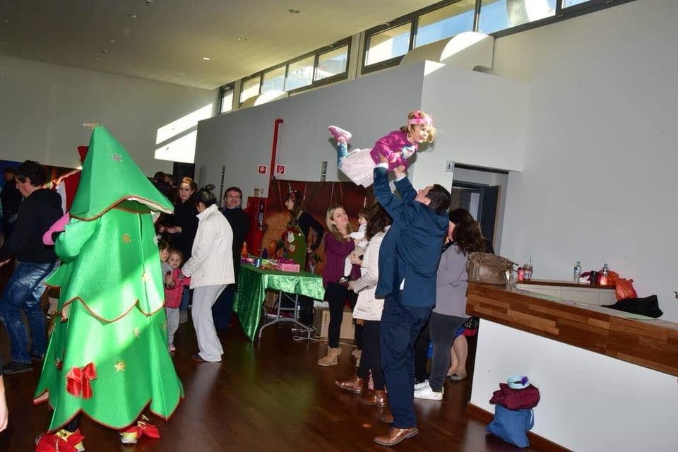 Με παιδικά γέλια και τραγούδια γέμισε ο Πολυχώρος της Λυκόβρυσης χάρη στις εορταστικές εκδηλώσεις του Δήμου