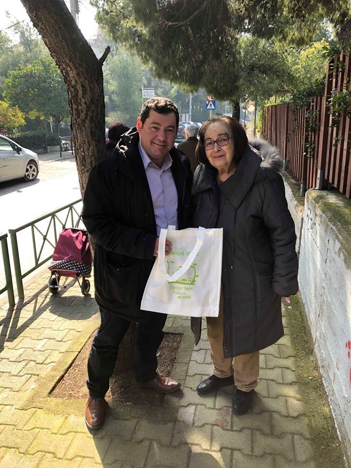 Ξεκίνησε η διανομή τσαντών πολλαπλών χρήσεων και ενημερωτικών φυλλαδίων για την καθαριότητα και τη ανακύκλωση