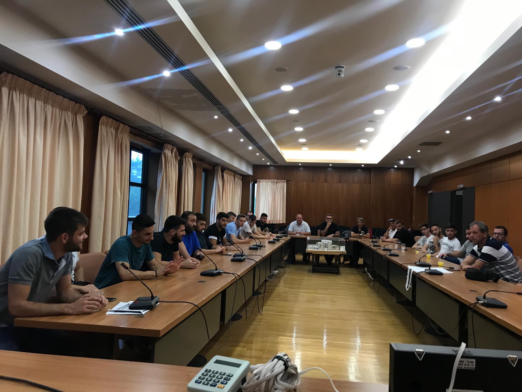 Τους ανθρώπους του ΑΟ Λυκόβρυσης δέχθηκε στο  Δημαρχείο ο Δήμαρχος