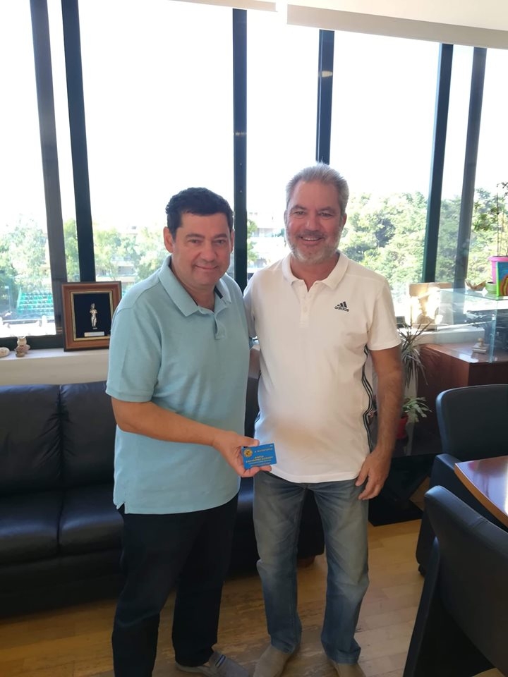Η πρώτη κάρτα διαρκείας του ΑΟ Λυκόβρυσης στον Δήμαρχο