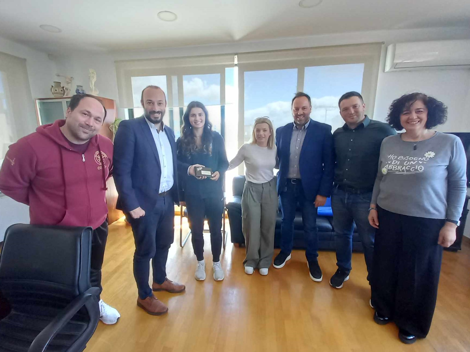 Την Πρωταθλήτρια Ευρώπης Αλεξάνδρα Εφραίμογλου συνάντησε ο δήμαρχος Λυκόβρυσης – Πεύκης, Μάριος Ψυχάλης 