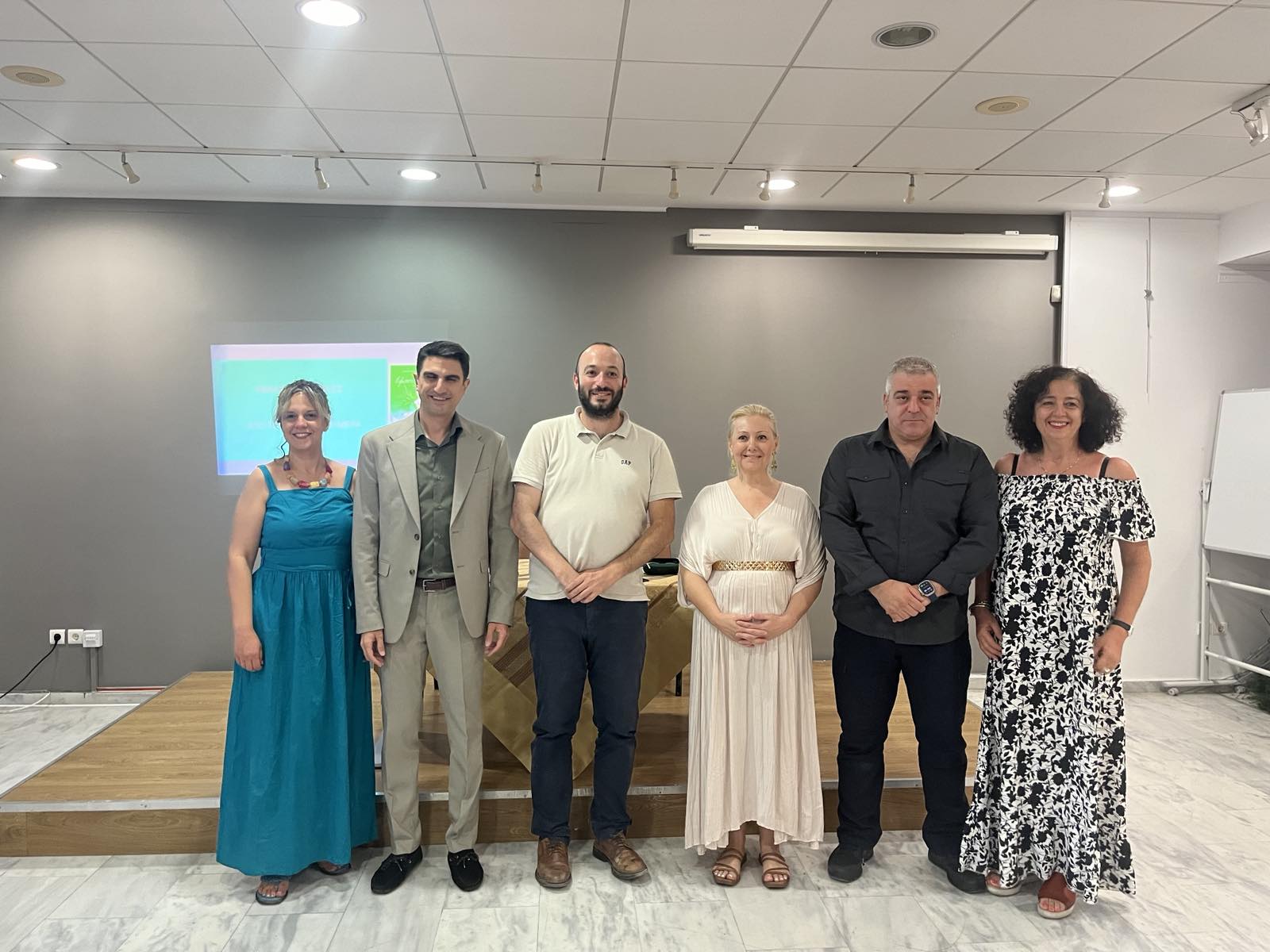 Η ισότητα των φύλων στο επίκεντρο του βιβλίου  της Καλλιόπης Γιαννάκου «Είμαστε Γυναίκες» που παρουσιάστηκε στην αίθουσα «Μ. Αναγνωστάκης»